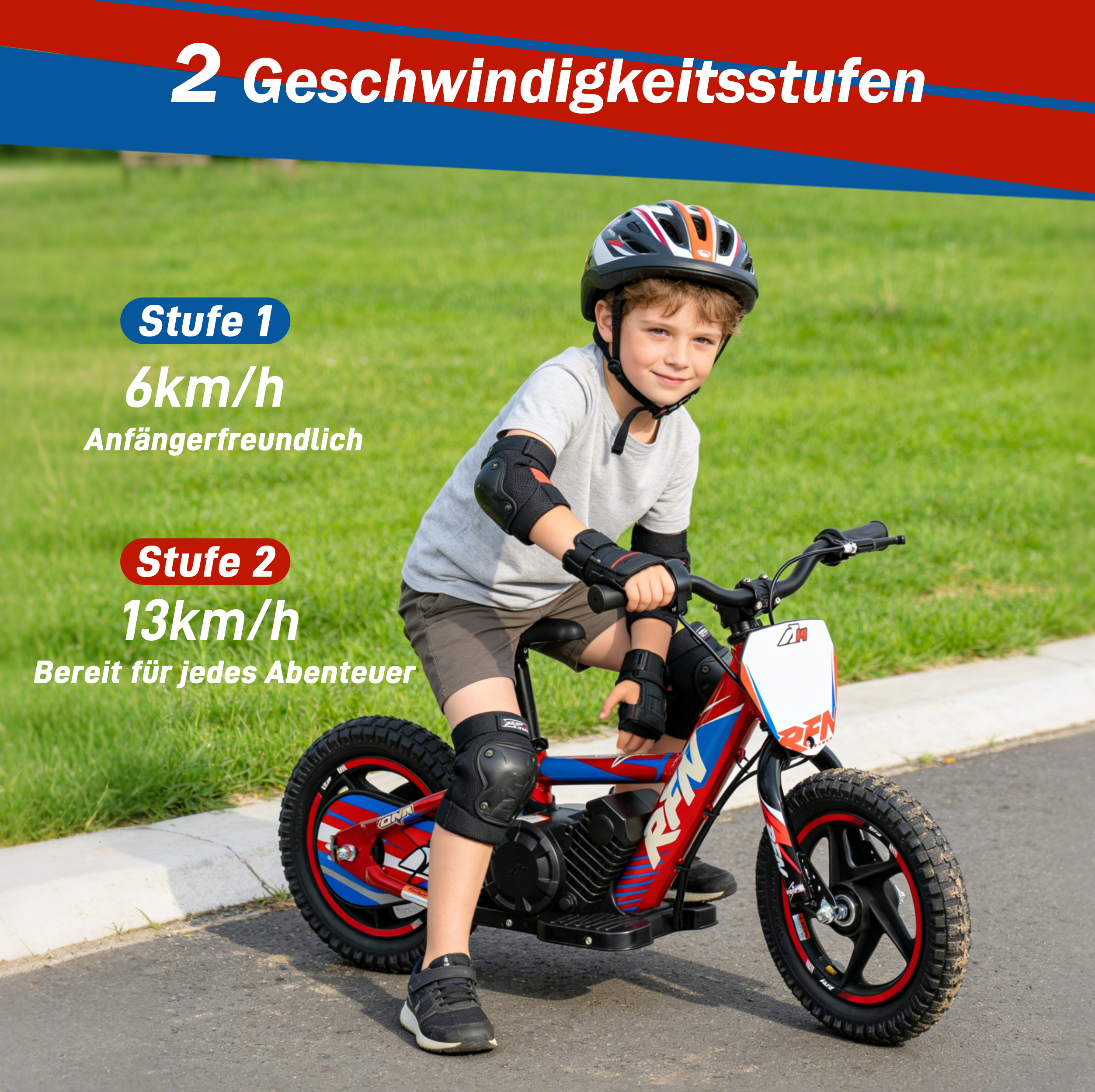 Junge mit Helm und Schutzausrüstung sitzt auf einem roten Elektrofahrrad.