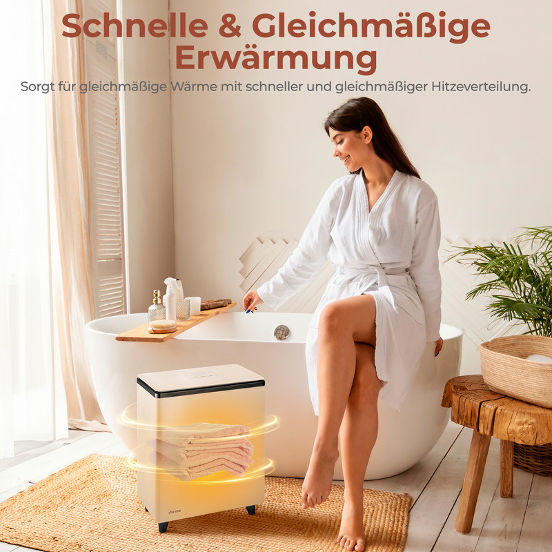 Frau im Bademantel sitzt neben einer Badewanne mit einem Handtuchwärmer.