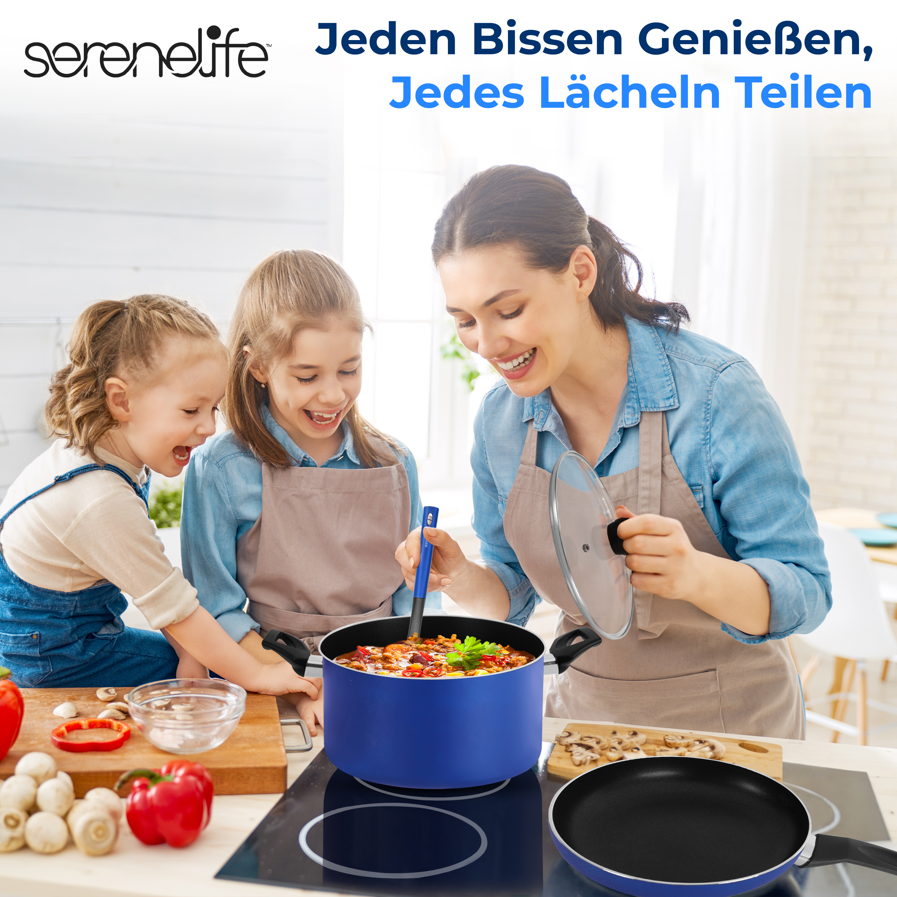 Eine Frau und zwei Mädchen kochen zusammen und lächeln. Zutaten auf der Theke.