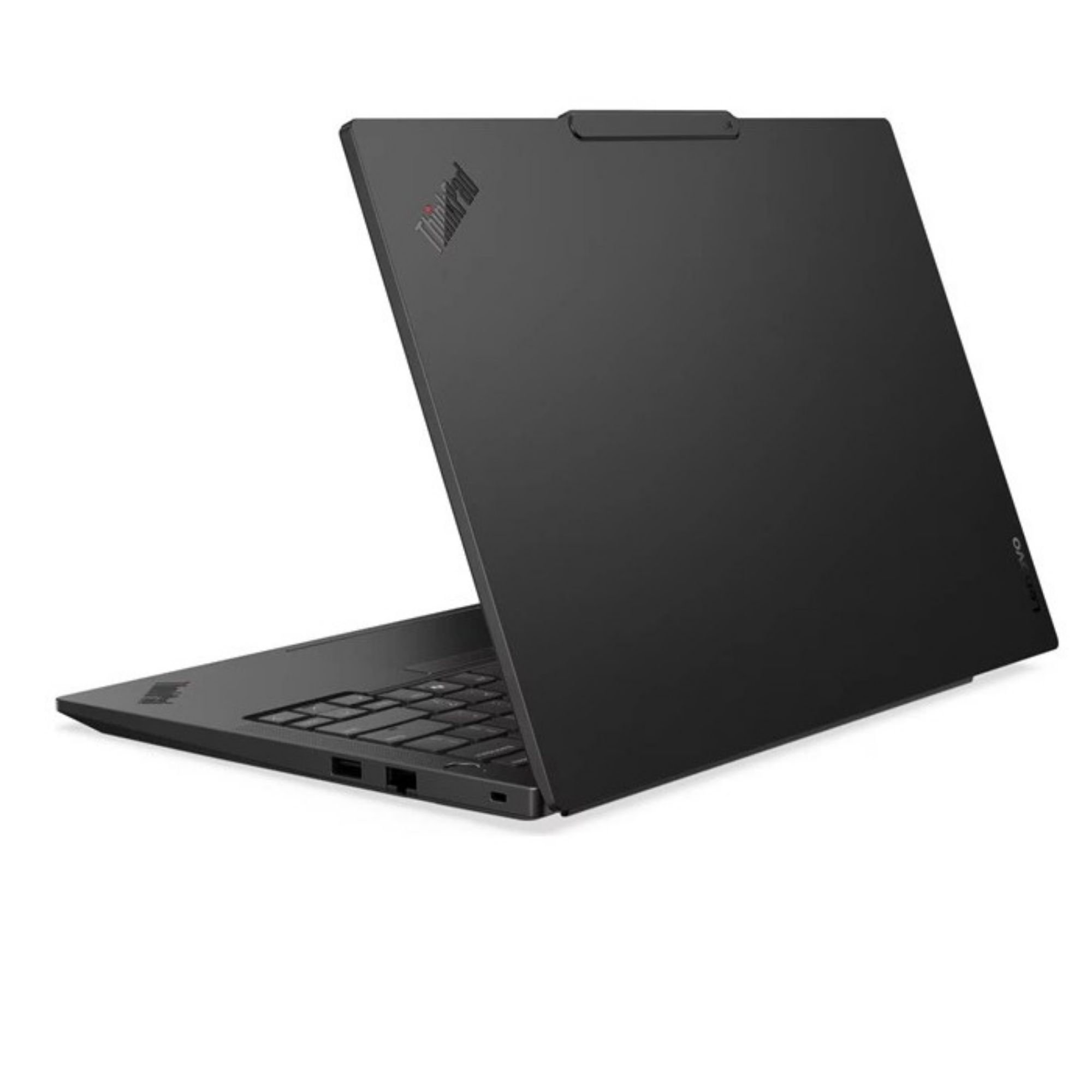 ThinkPad logolu siyah dizüstü bilgisayar, arkadan açık, klavye görünür.