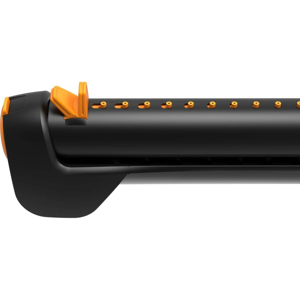 Un tubo nero con ugelli arancioni e una maniglia arancione.