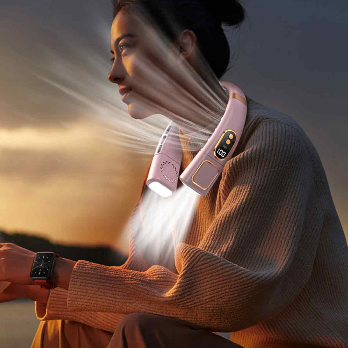 Eine Frau mit einem rosafarbenen Nackenfächer, der Luft und Licht ausstrahlt.