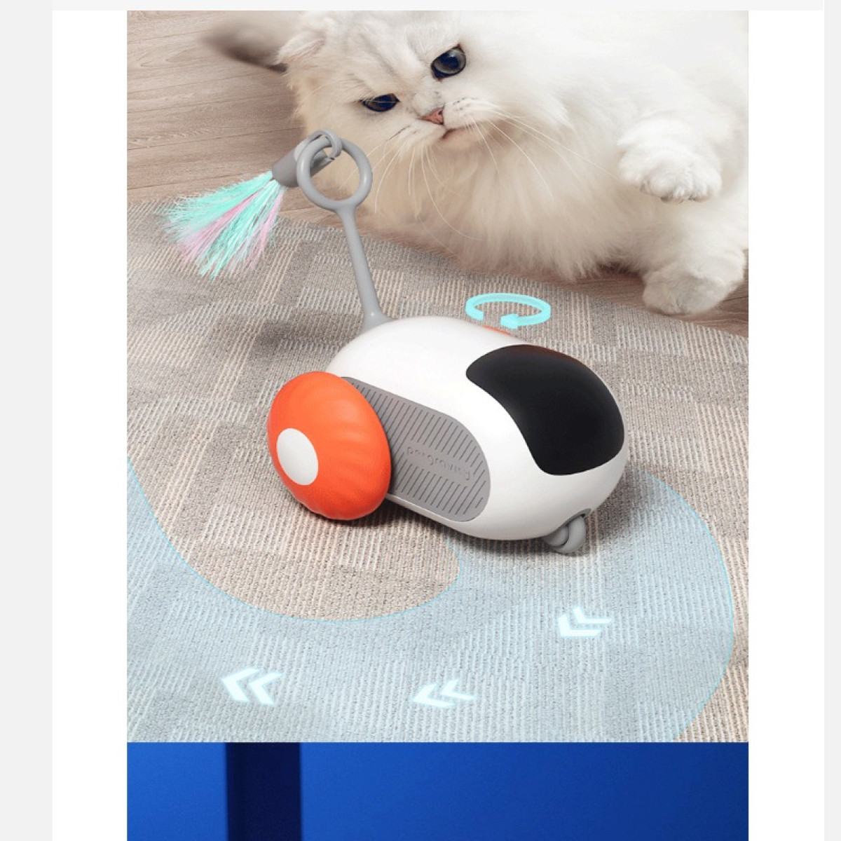 Eine weiße Katze liegt neben einem weißen Spielzeugroboter mit orangenem Rad.