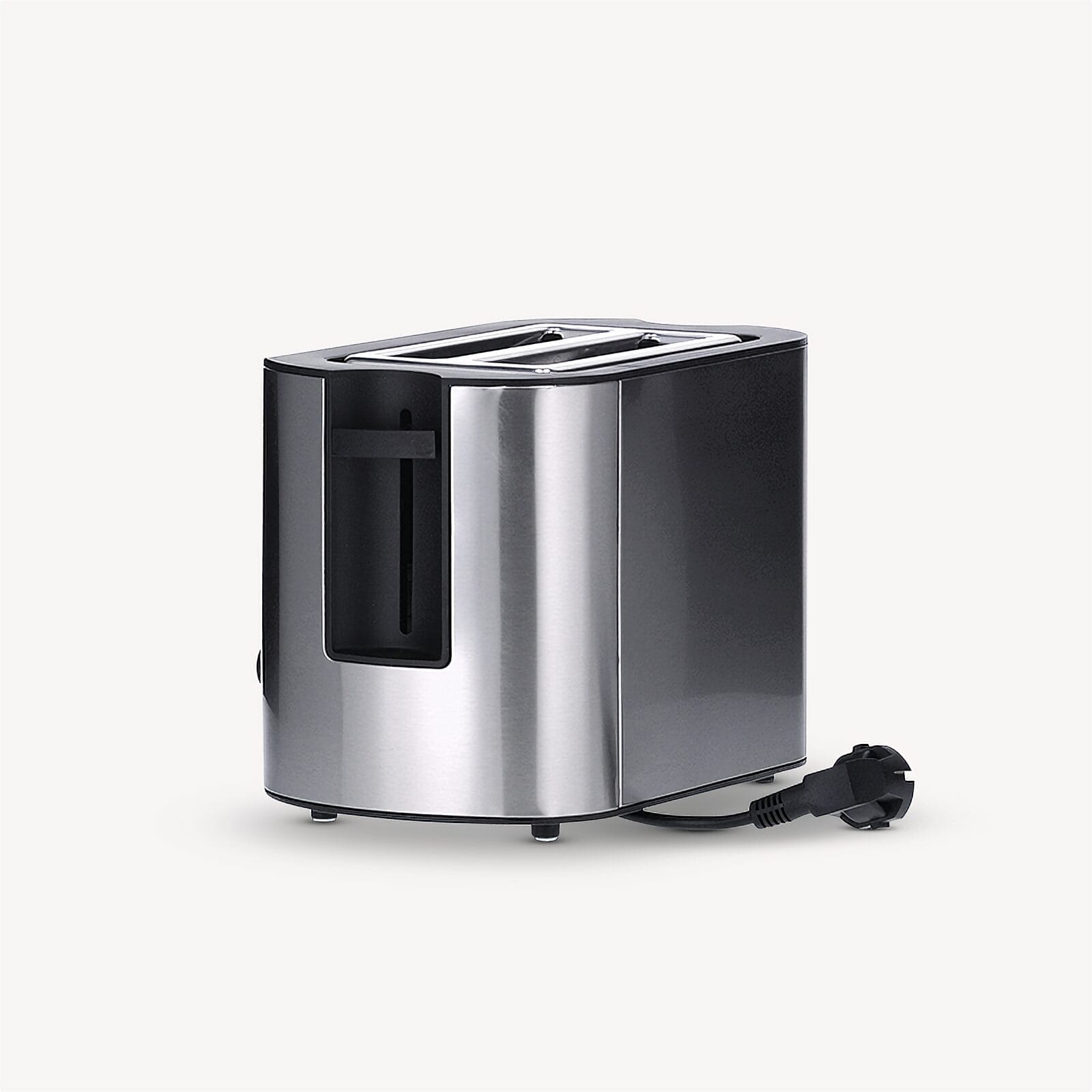 Ein silberner Toaster mit zwei Schlitzen und einem schwarzen Kabel.