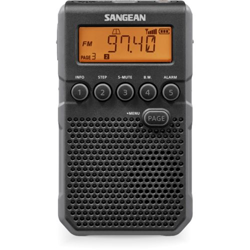Ein schwarzes Sangean Radio mit einem orangefarbenen Display, das 97.40 anzeigt.