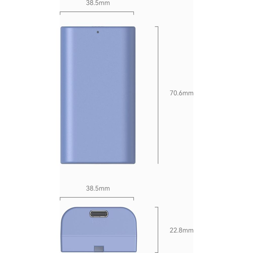 Un dispositivo rettangolare blu chiaro con dimensioni, che mostra una porta USB-C.