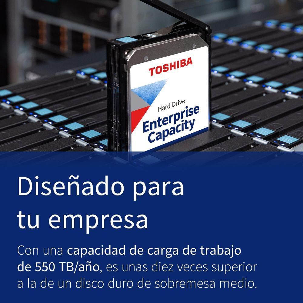 Toshiba Enterprise Festplatte in einem Server-Rack mit vielen Laufwerken