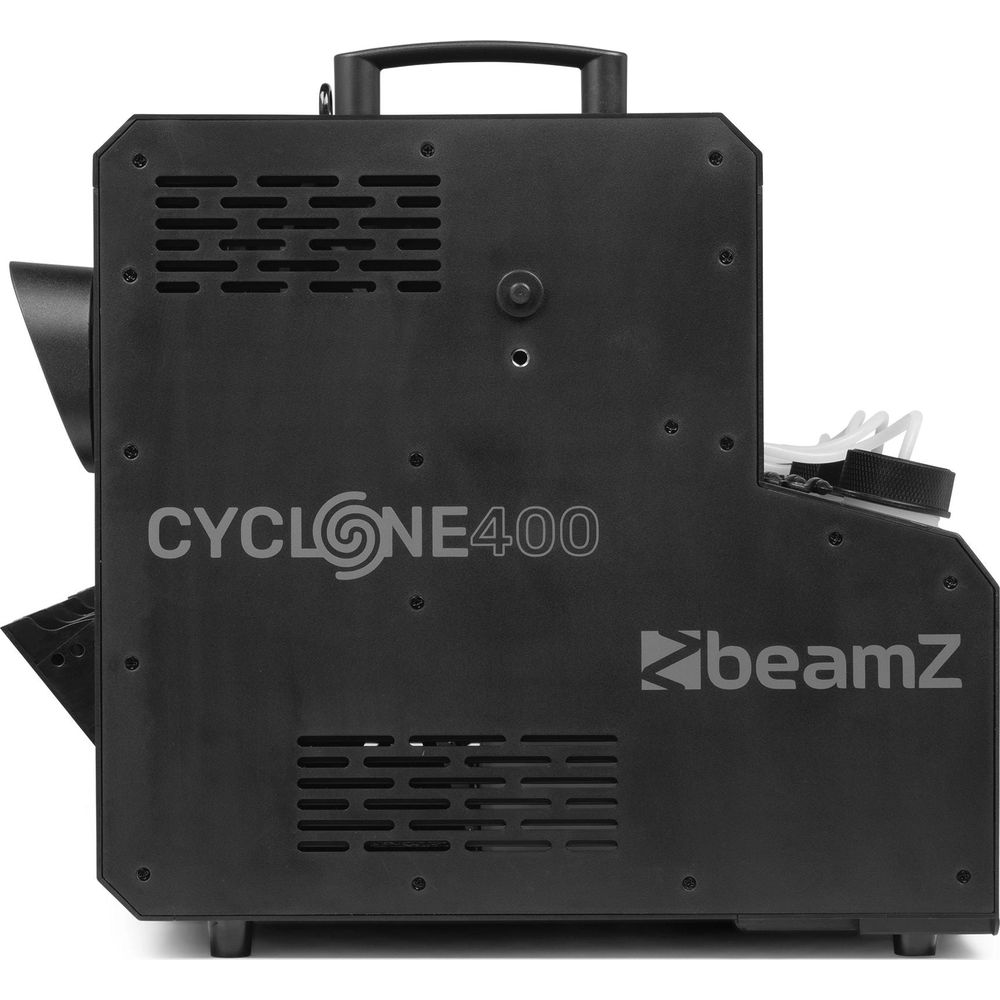 Máquina de humo negra con logo "CYCLONE400" y "beamZ". Ranuras de ventilación.