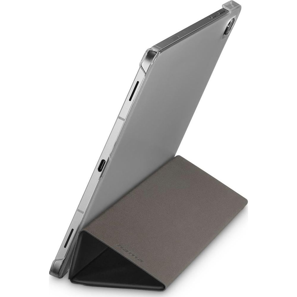 Ein silbernes Tablet steht auf einem grauen Ständer auf weißem Hintergrund.