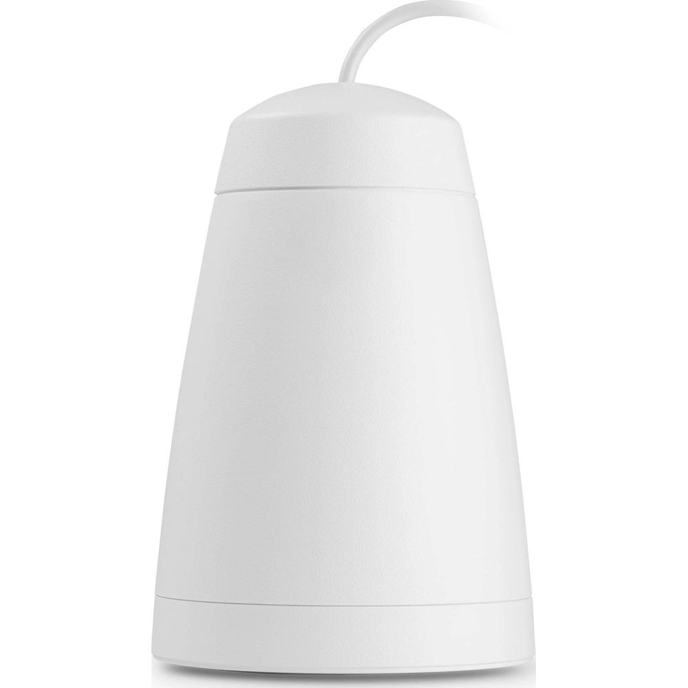 Una lámpara blanca, con forma de cono, con un cable blanco que sale de arriba.