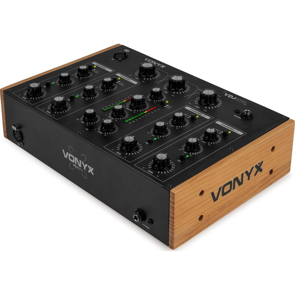 Un mezclador DJ negro con laterales de madera, con múltiples perillas y faders.