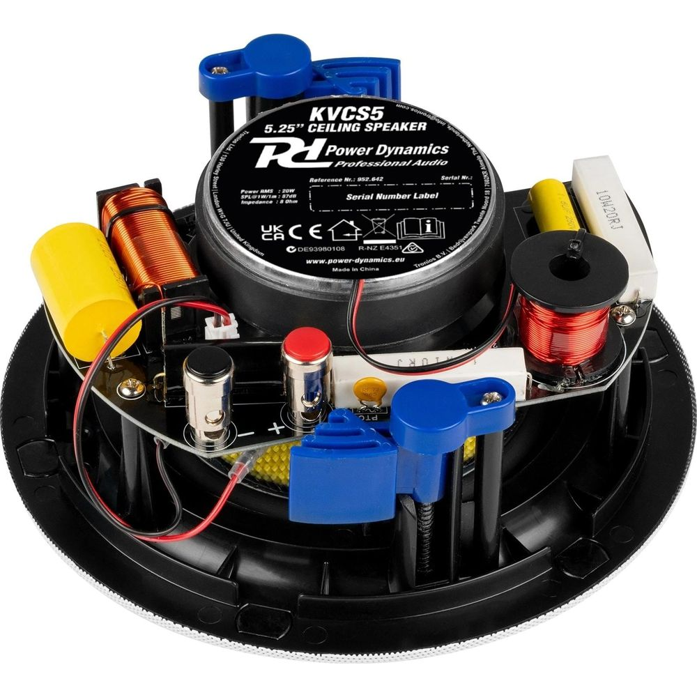 Chasis de altavoz con bobinas, condensadores y abrazaderas azules.