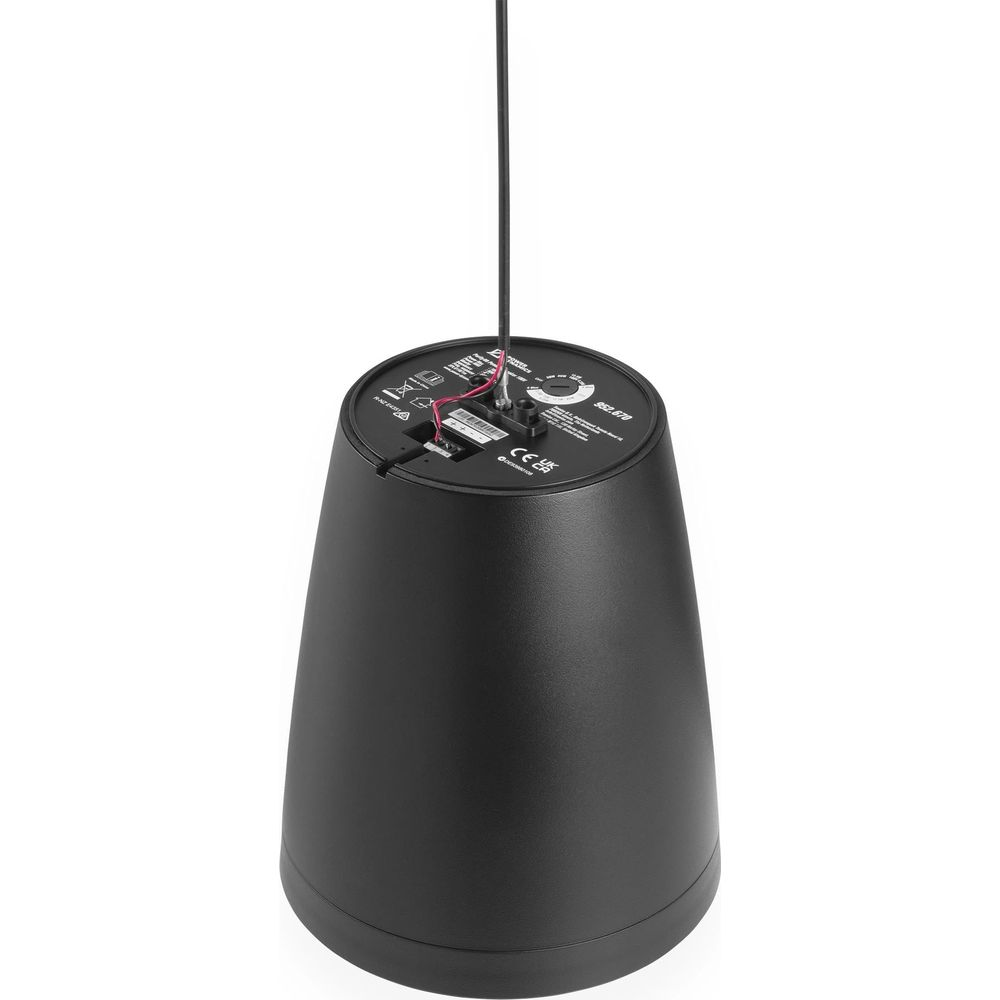 Altavoz negro con conexión de cable y marca CE.