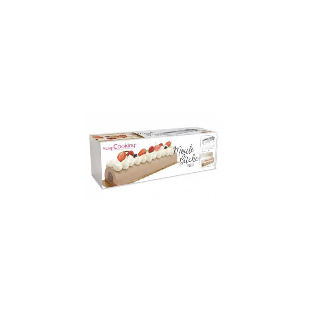 Ein brauner Kuchen mit weißer Sahne und roten Beeren auf einer Verpackung.