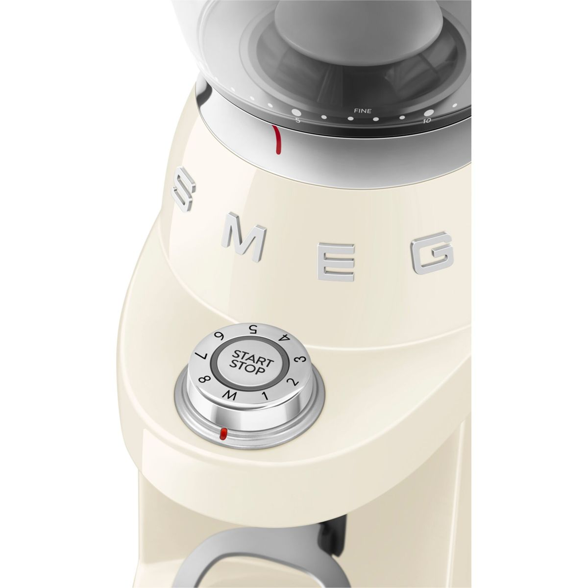 Trituradora de café color crema con logo SMEG y dial de ajuste.