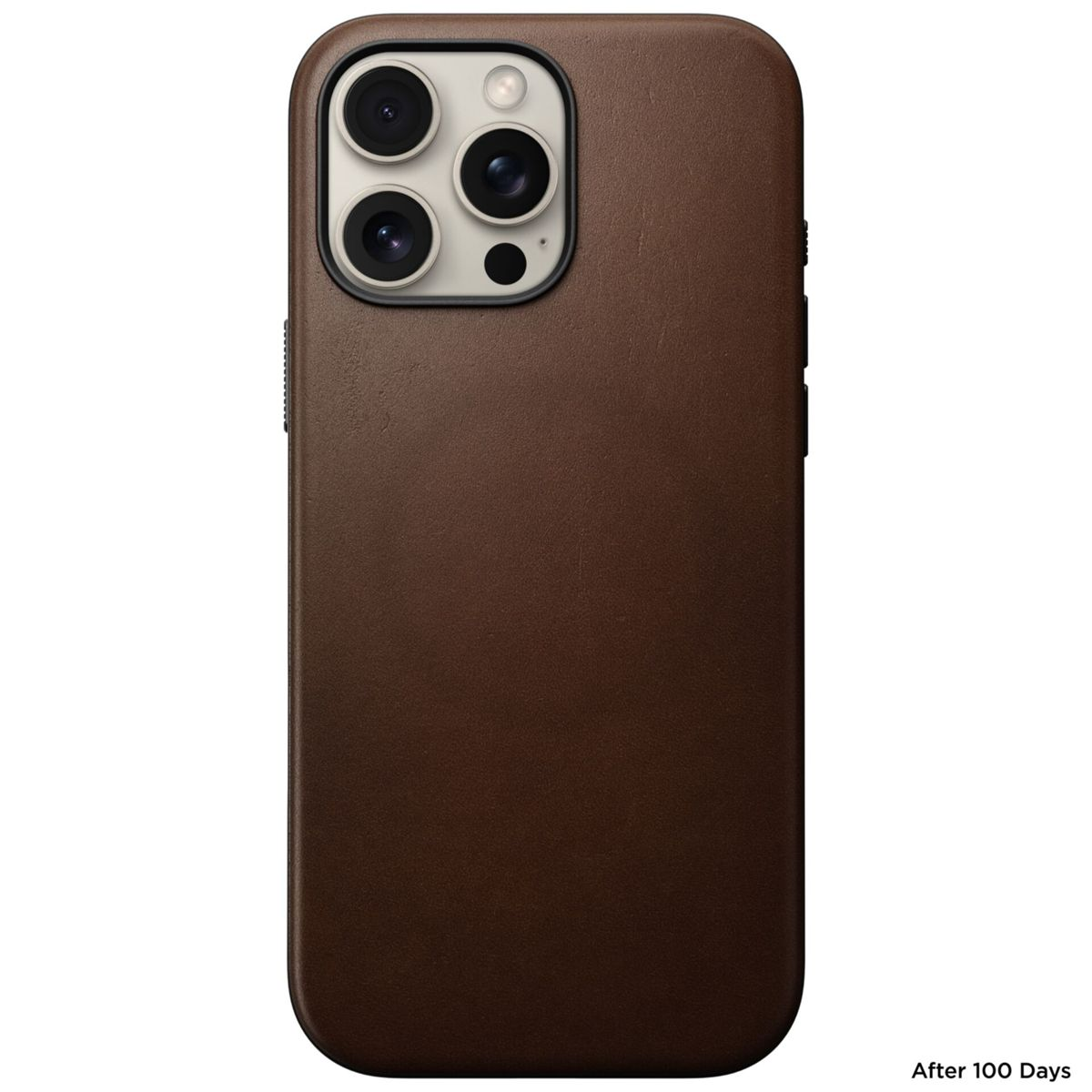 Una cover marrone per telefono con tre fotocamere e un flash. Mostra usura.