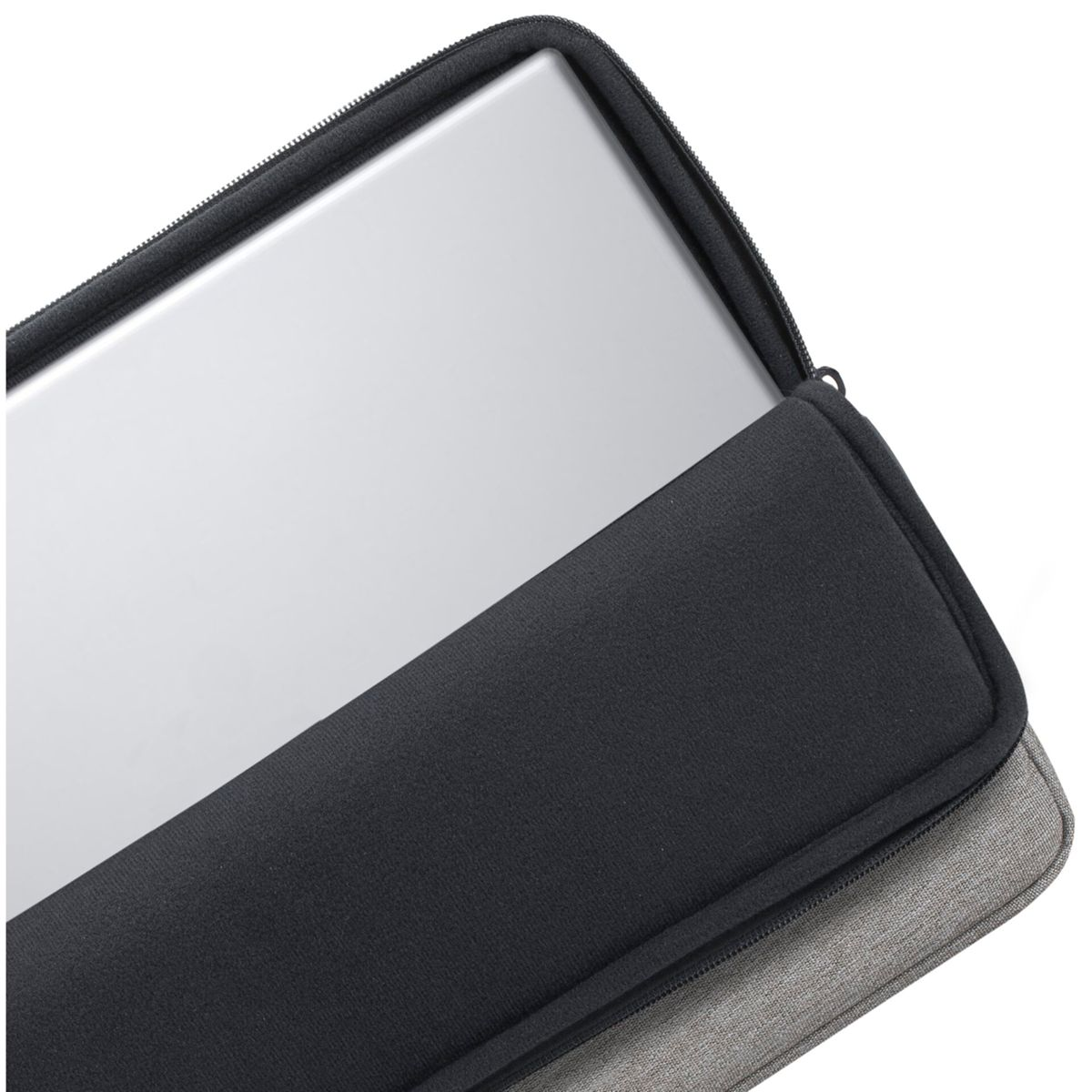 Funda de portátil gris con inserto negro, parcialmente abierta, portátil plateado dentro.