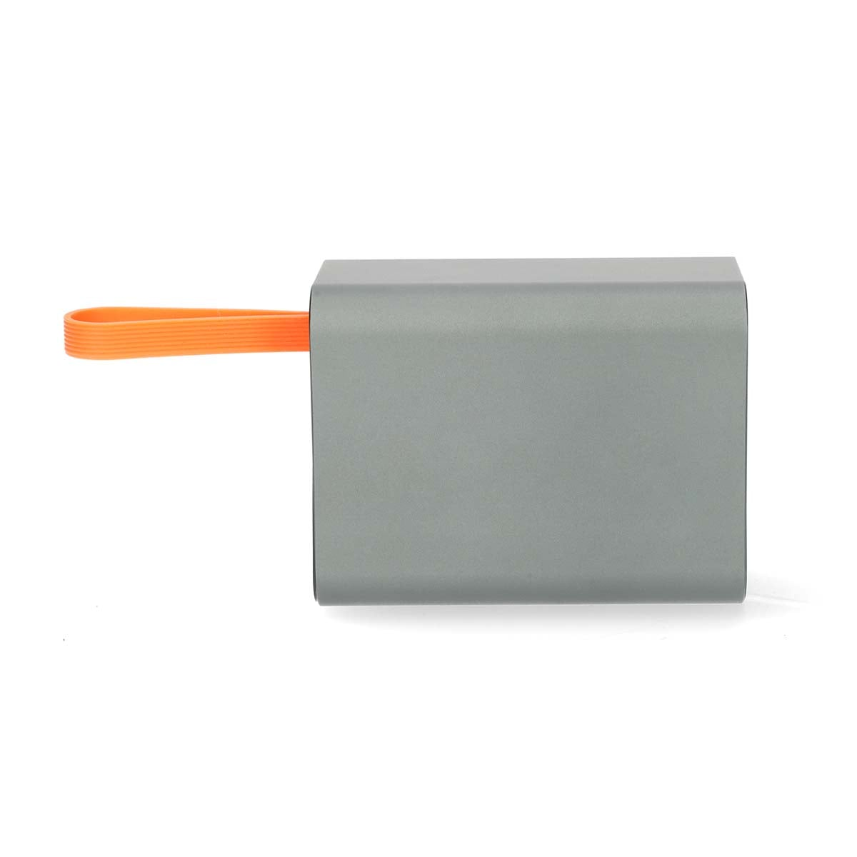 Altoparlante grigio con anello arancione su sfondo bianco.