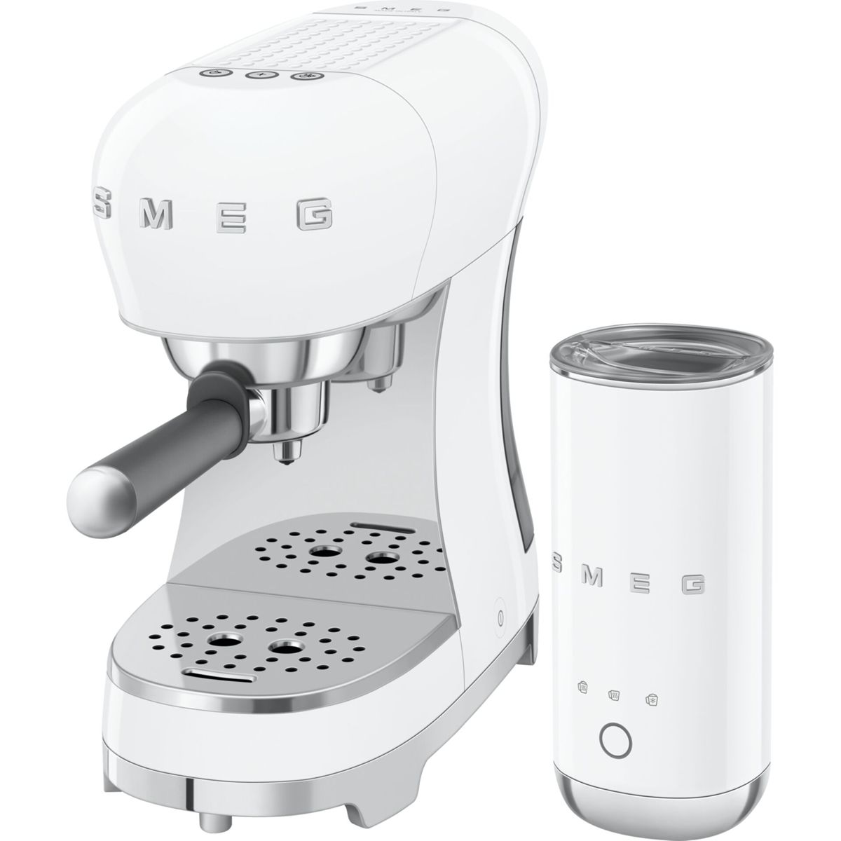 Yanında süt köpürtücü bulunan beyaz bir Smeg espresso makinesi.