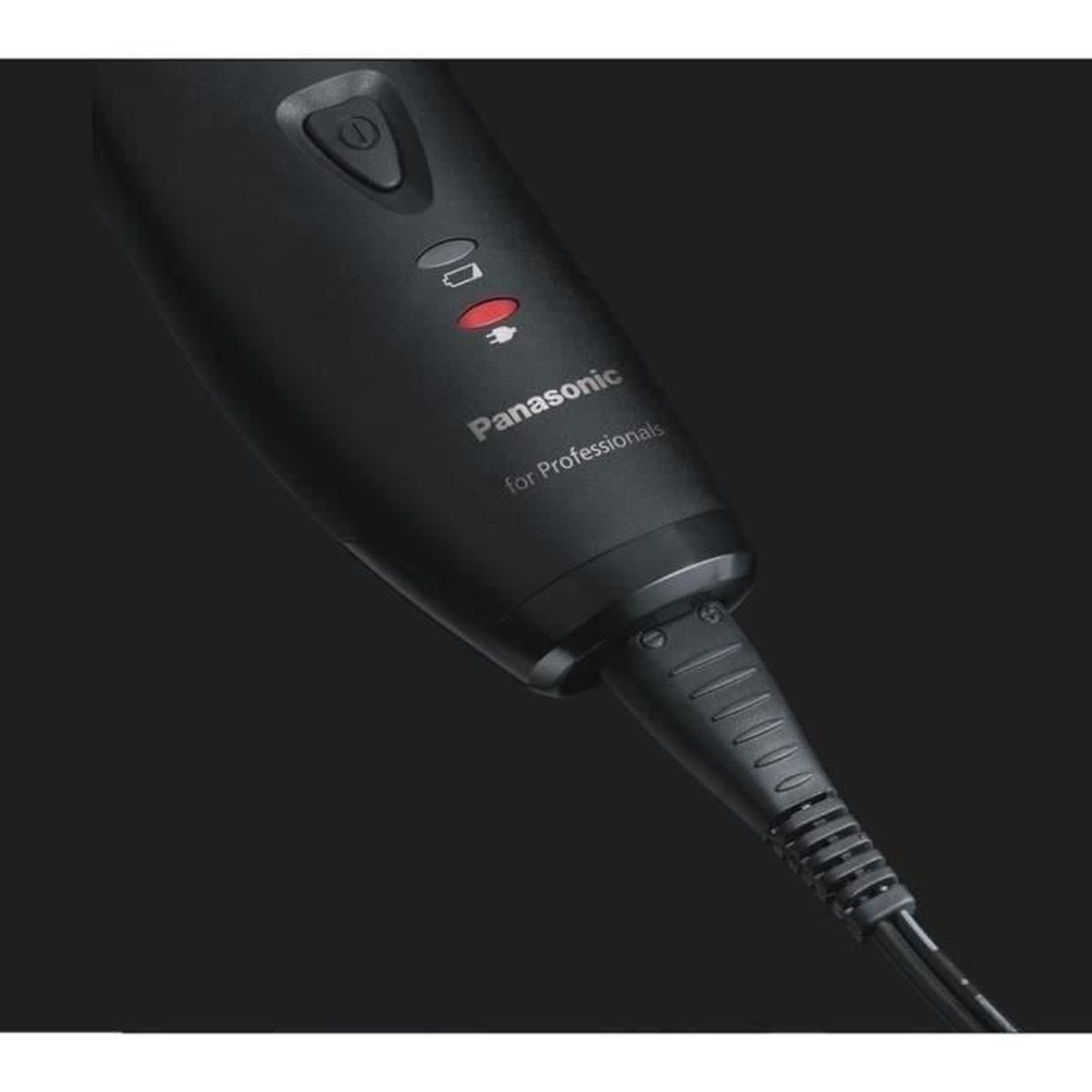 Schwarzer Panasonic Trimmer mit Kabel und Ladeanzeige.