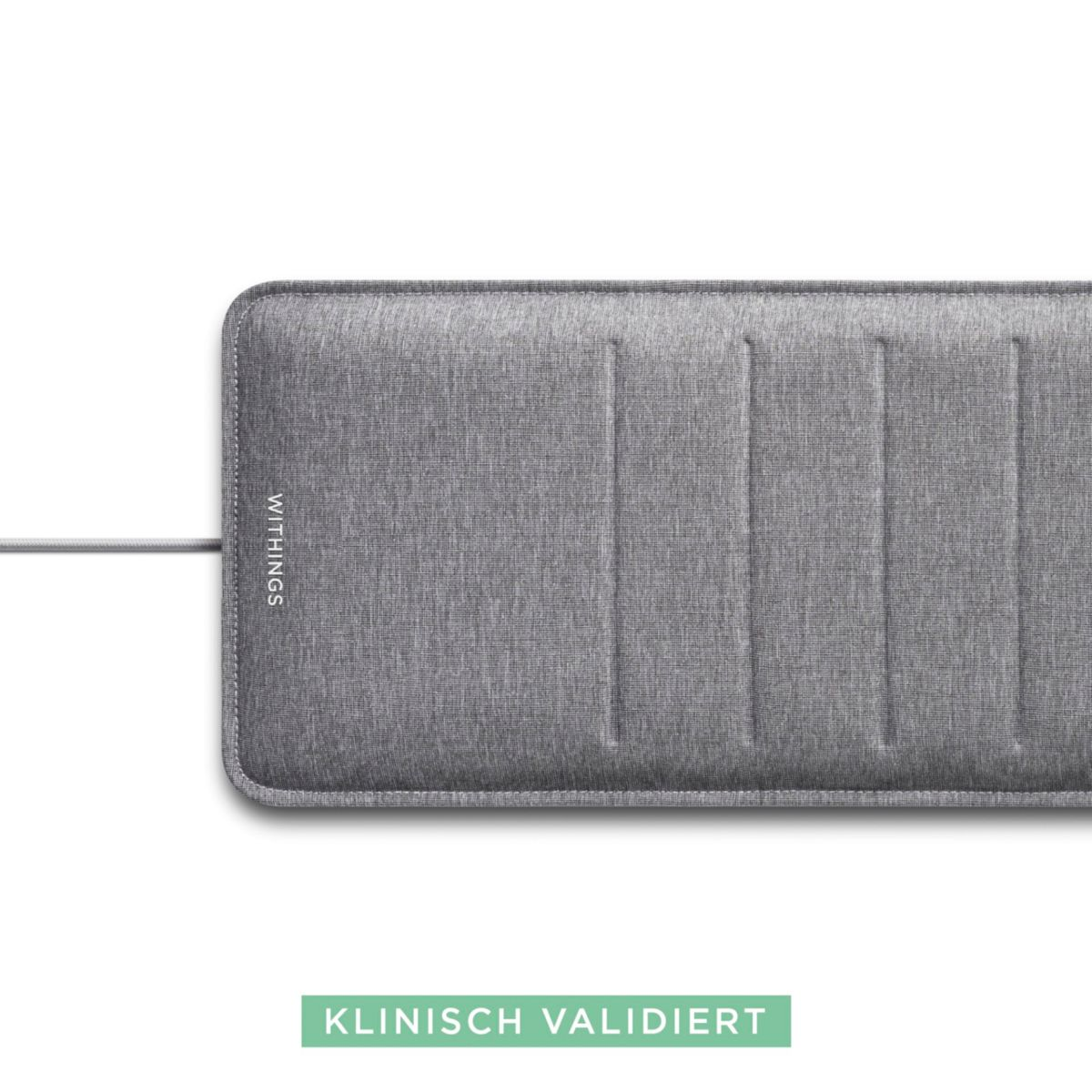 Un bracciale per la pressione sanguigna Withings grigio con cavo ed etichetta verde 'KLINISCH VALIDIIERT'.