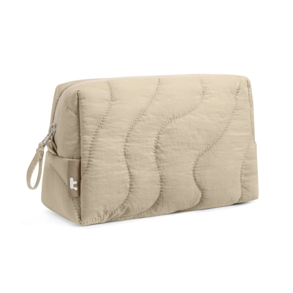 Eine beige gesteppte Kosmetiktasche mit Wellenmuster und Reißverschluss.