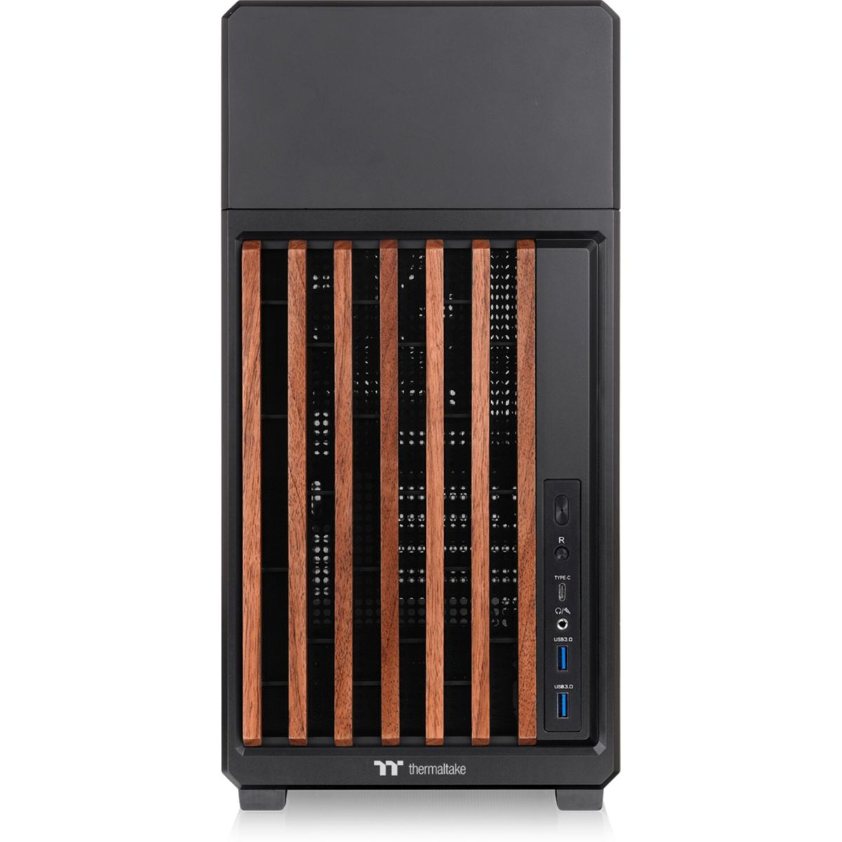 Schwarzes PC-Gehäuse mit Holzlamellenfront und Anschlüssen.
