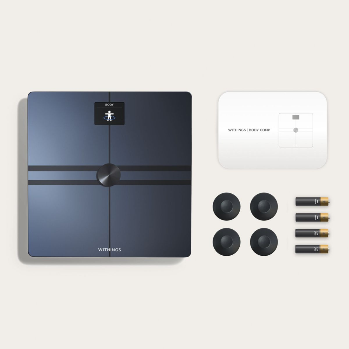 Una bilancia smart Withings blu scuro con 4 piedini circolari neri e 4 batterie AAA.