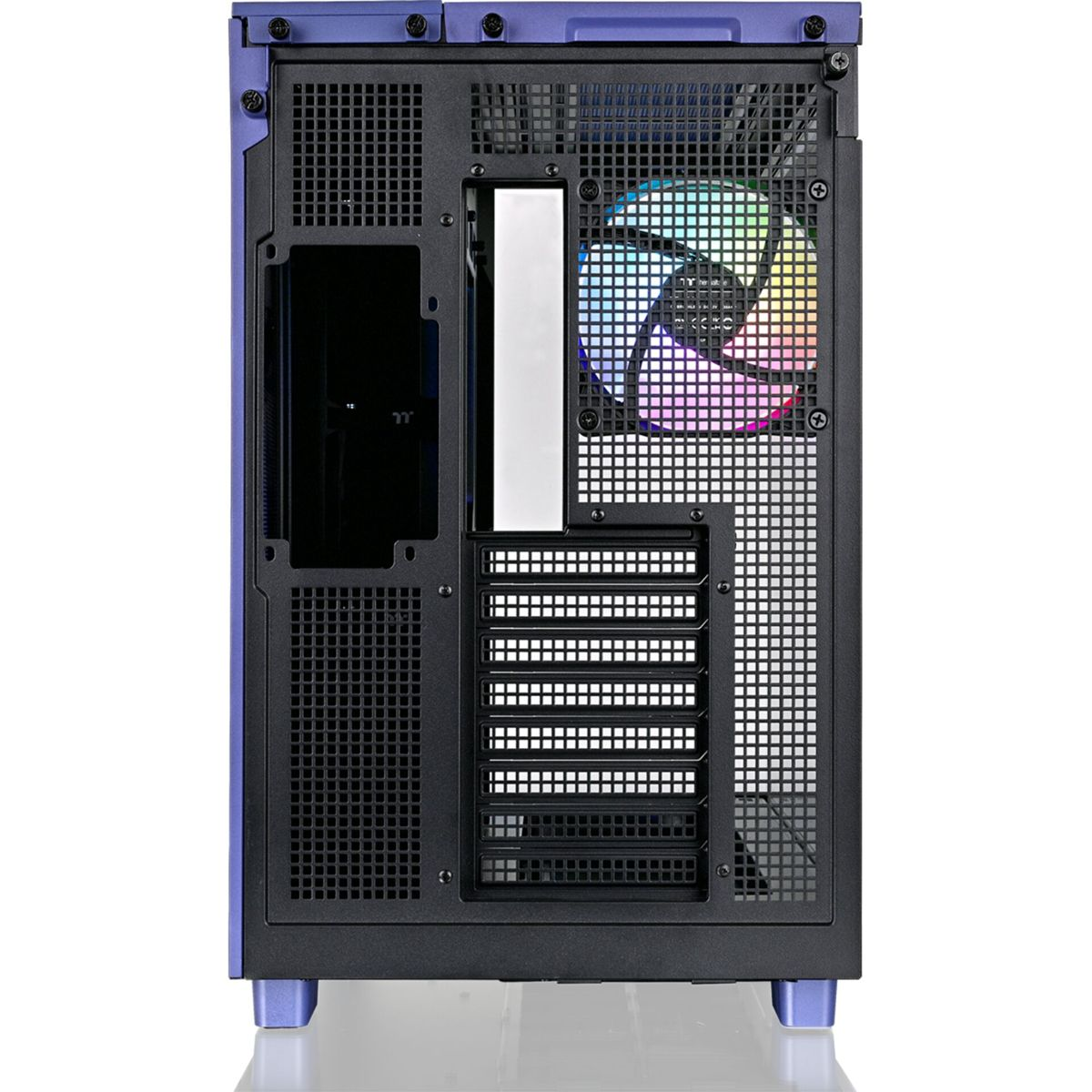 Rückansicht eines violetten Computergehäuses mit Lüfter mit Regenbogenbeleuchtung.