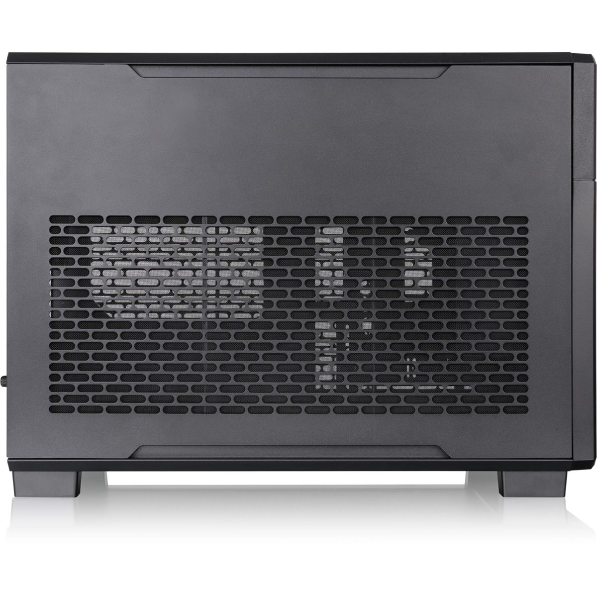 Schwarzes PC-Gehäuse mit Lüftergitter auf der Seite.