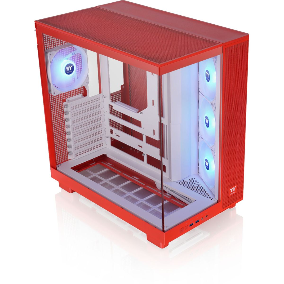 Una caja de PC roja con paneles de vidrio y ventiladores iluminados.