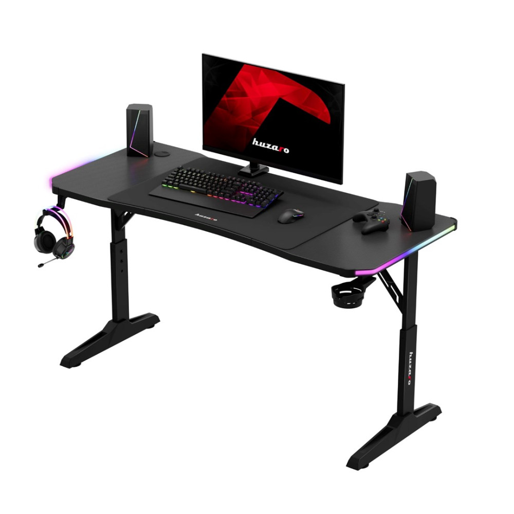 Czarny biurko gamingowe z oświetleniem RGB, monitorem, klawiaturą, myszą i słuchawkami.