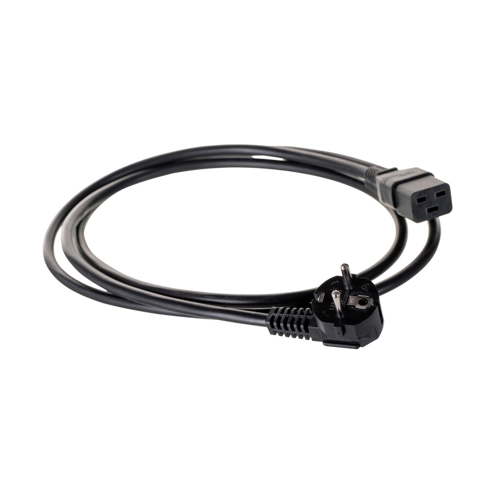 Czarny kabel zasilający z wtyczką europejską i złączem IEC na białym tle.