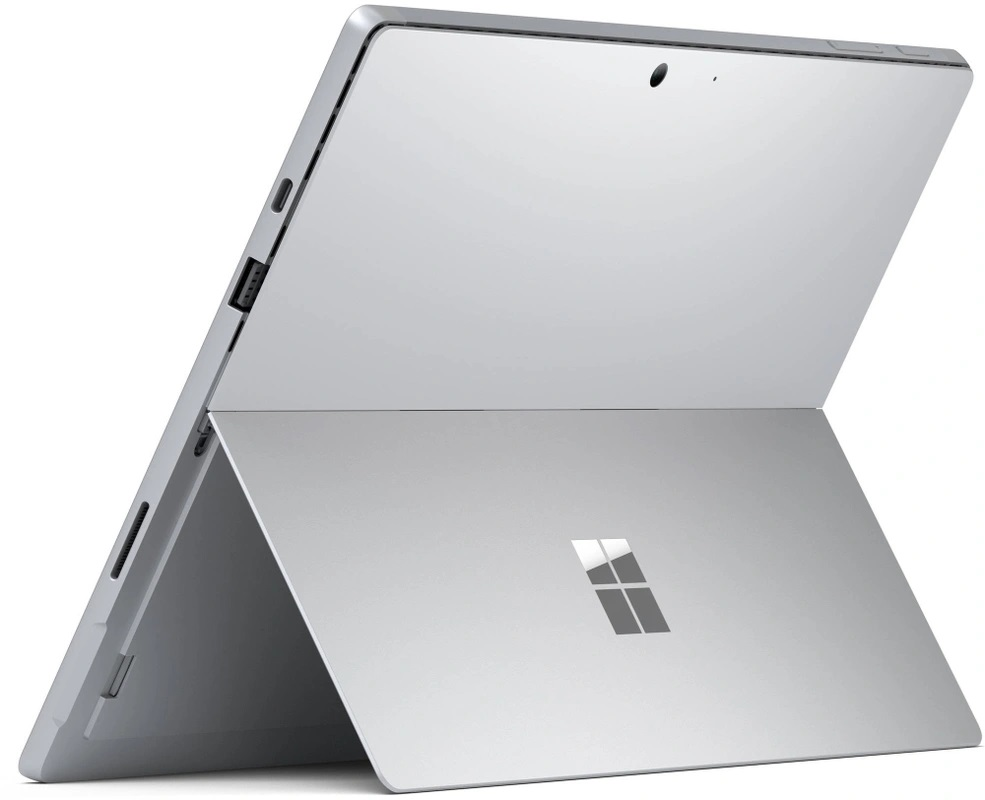 Un tablet argentato con cavalletto aperto e logo Microsoft.