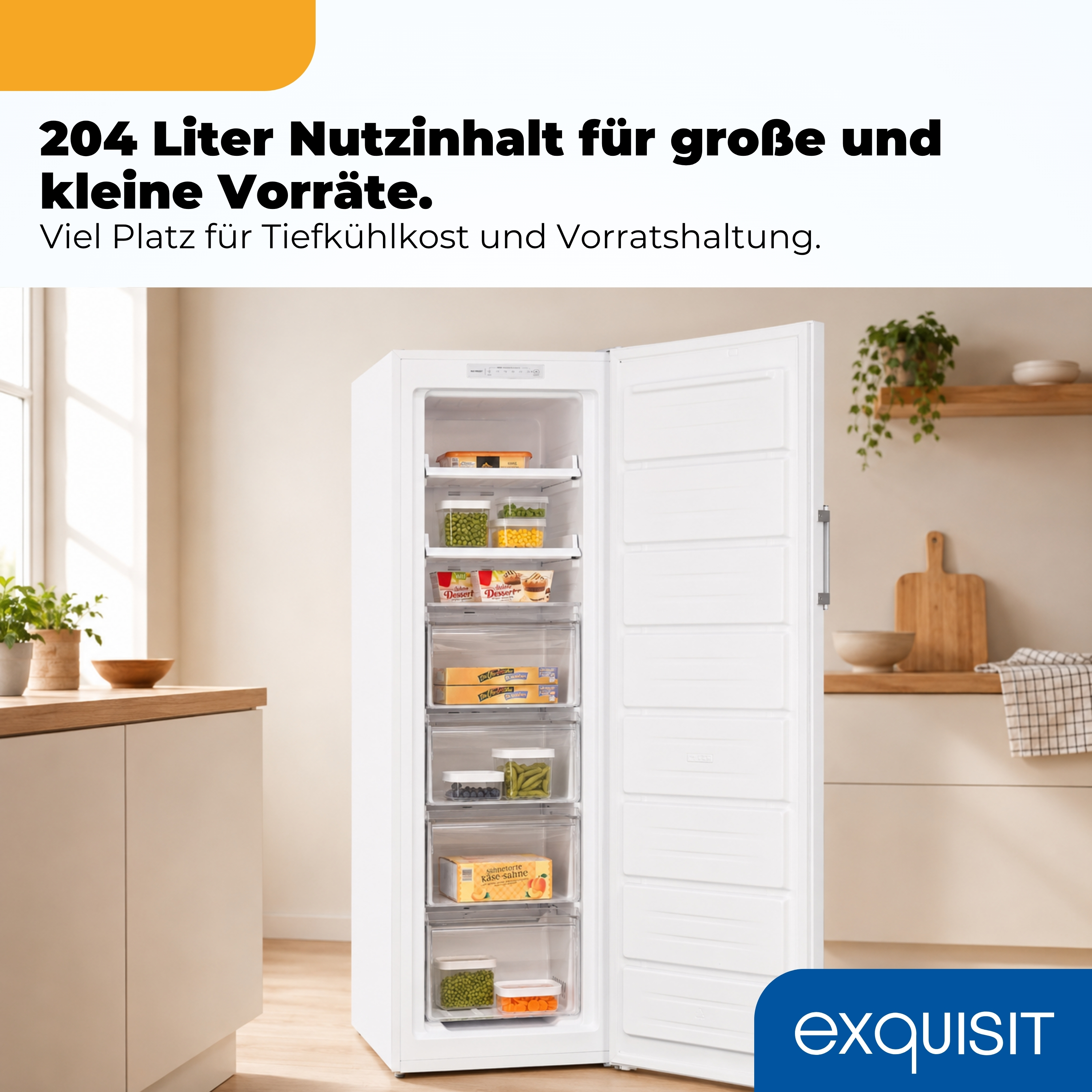 Ein weißer Gefrierschrank mit offener Tür, gefüllt mit Lebensmitteln.