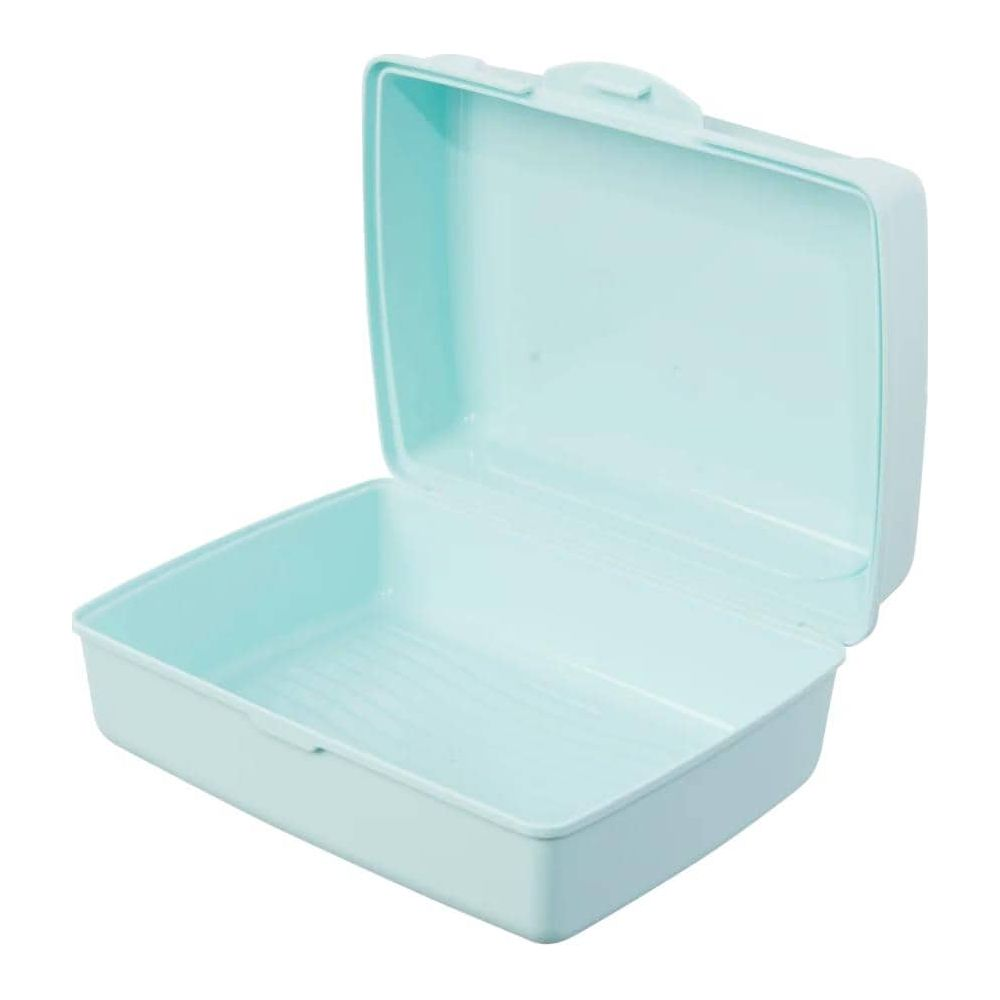 Eine hellblaue, rechteckige Lunchbox mit offenem Deckel auf weißem Hintergrund.