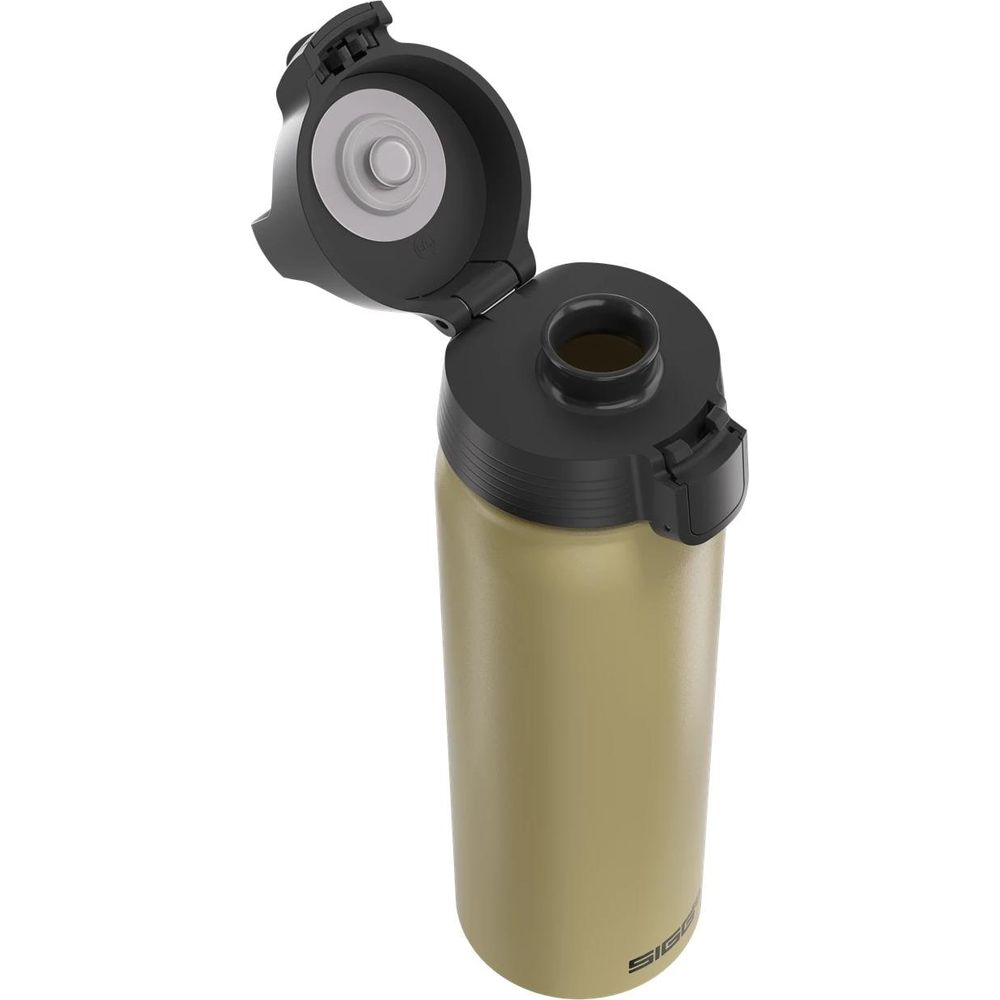 Eine goldene Wasserflasche mit offenem schwarzem Deckel und Trinkverschluss.