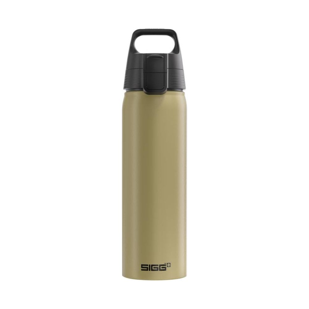 Eine sandfarbene Trinkflasche mit schwarzem Deckel und Griff.