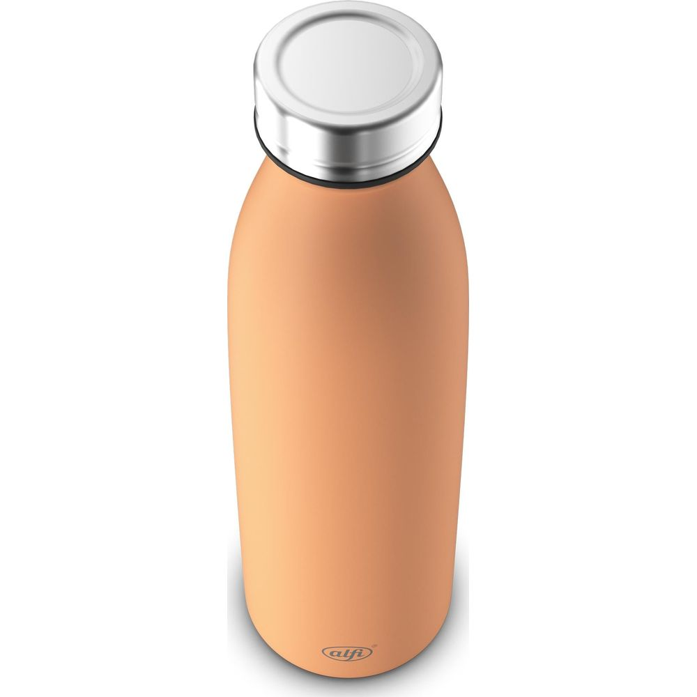 Eine orangefarbene Flasche mit silbernem Verschluss steht auf weißem Grund.