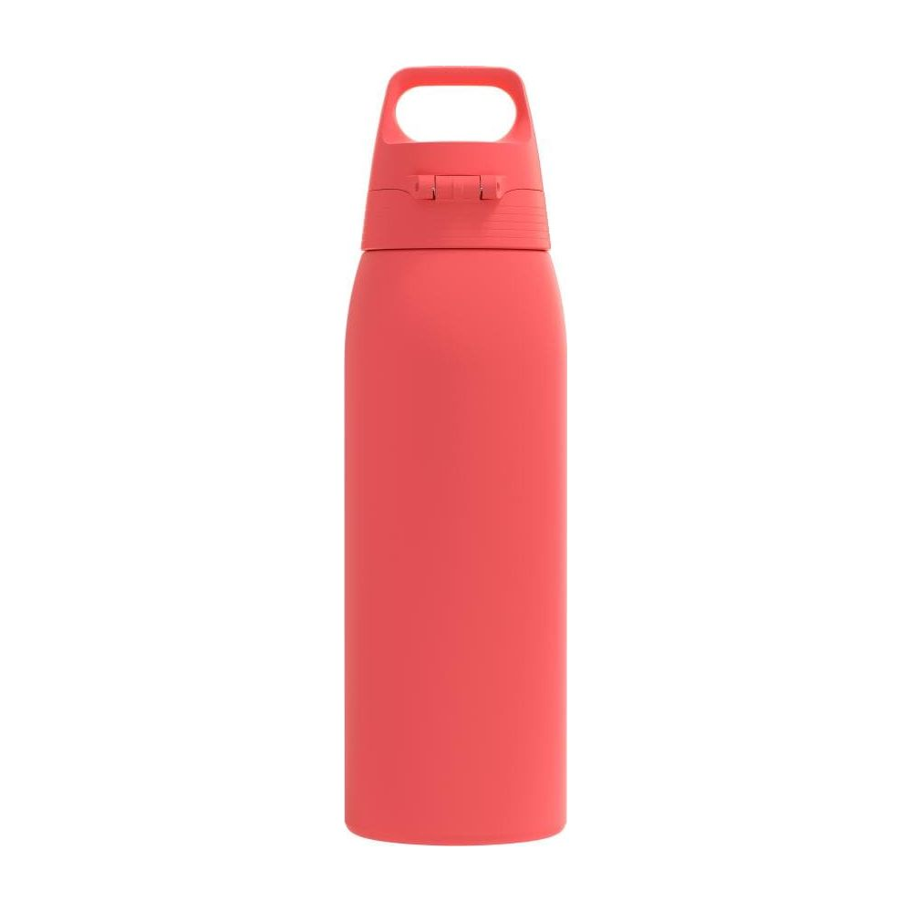 Eine korallenrote Wasserflasche mit einem Griff am Deckel, isoliert auf weißem Hintergrund.