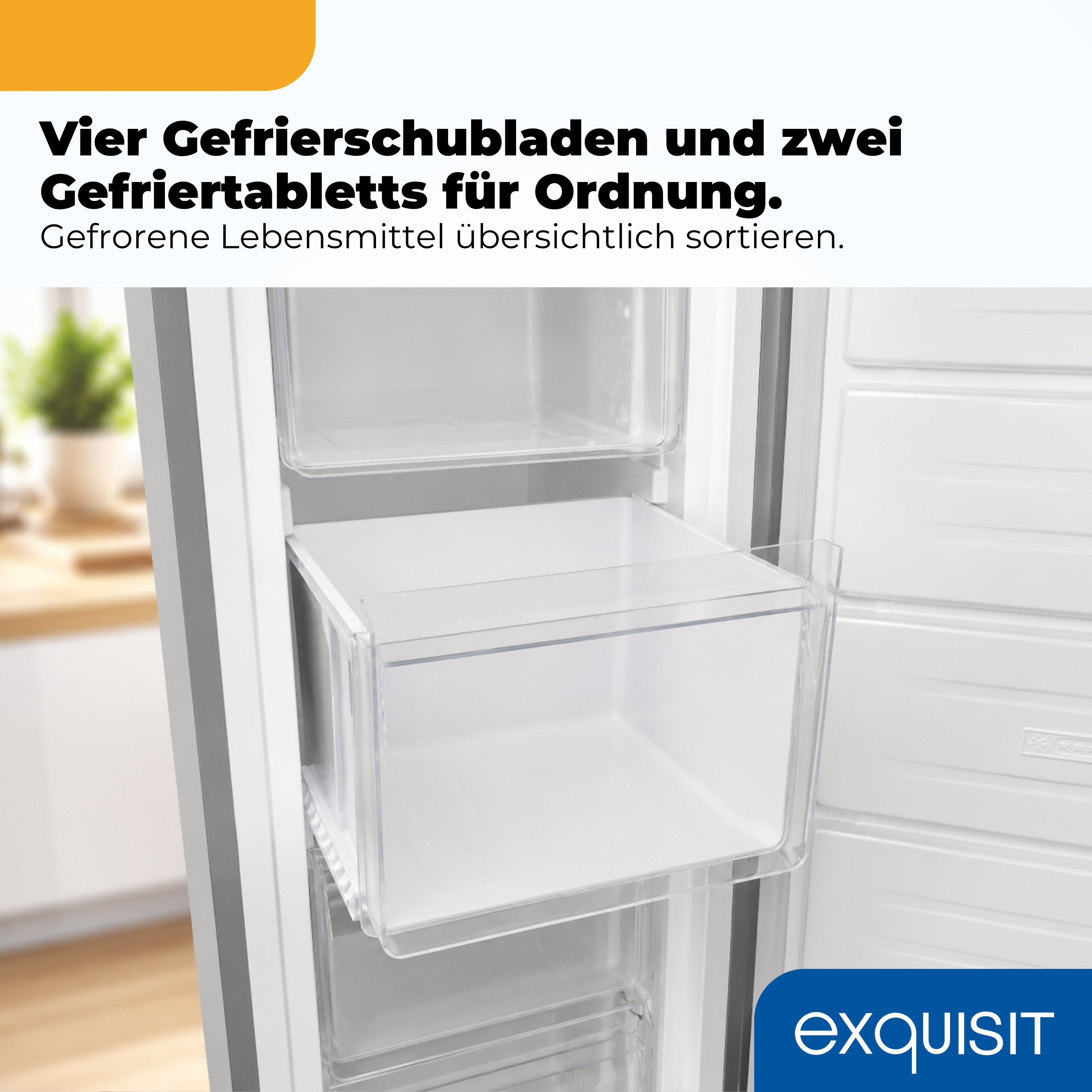 Der Innenraum eines Gefrierschranks mit transparenten Schubladen und Ablagen.