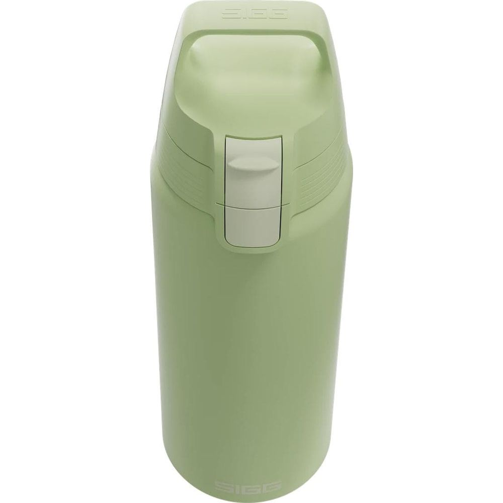 Eine hellgrüne SIGG-Wasserflasche mit weißem Knopf und Griff.