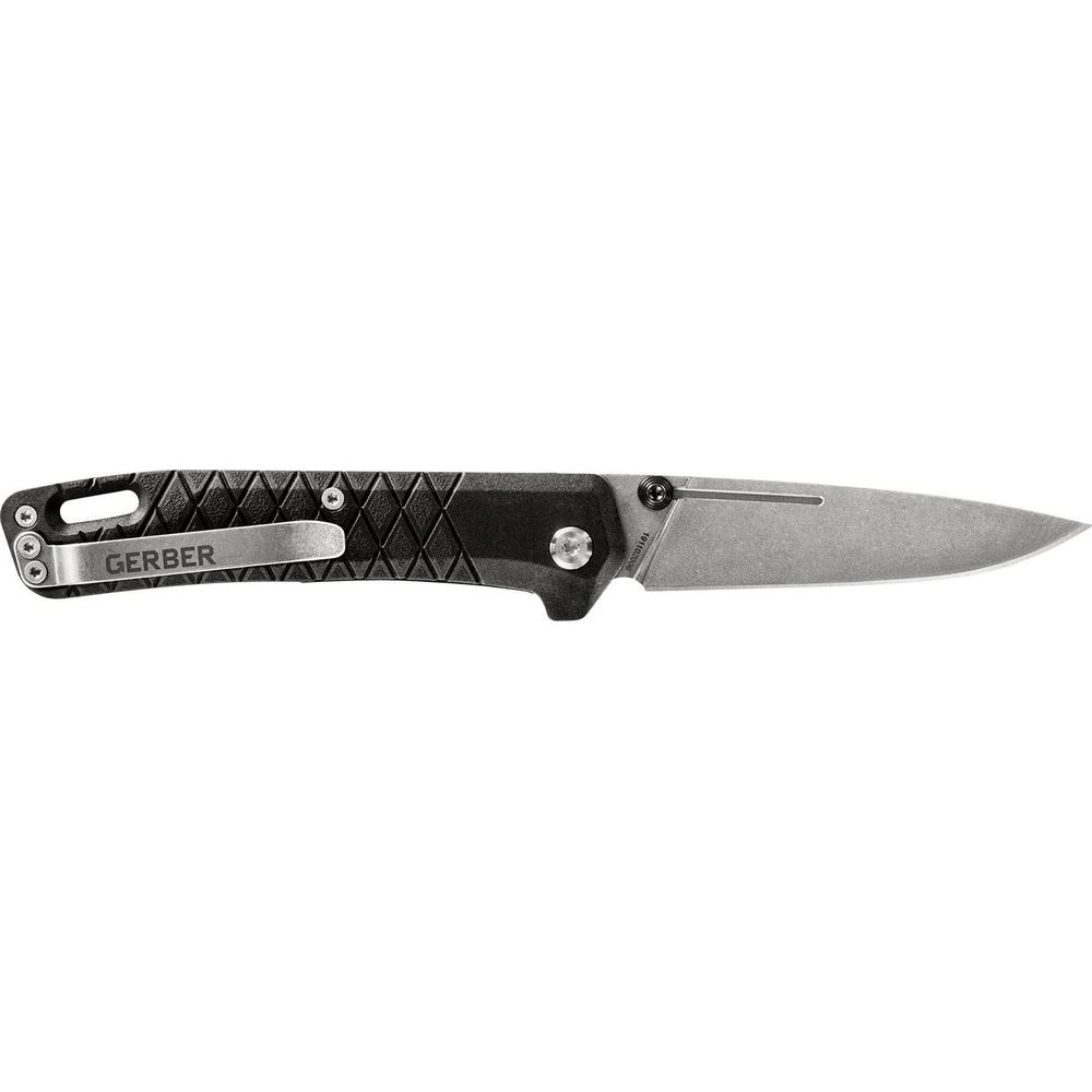 Un cuchillo plegable Gerber plateado con mango negro texturizado se muestra sobre fondo blanco.