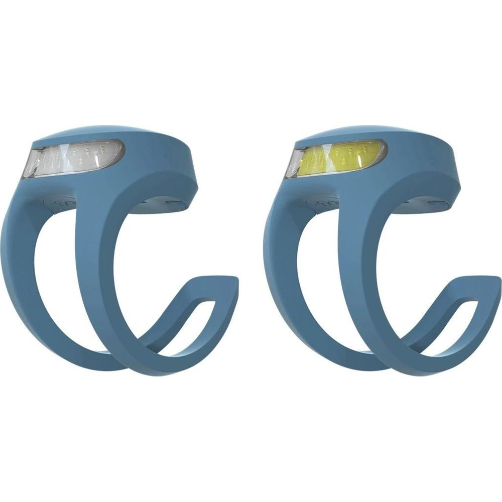 Zwei blaue Fahrradlichter nebeneinander, eines leuchtet weiß, das andere gelb.