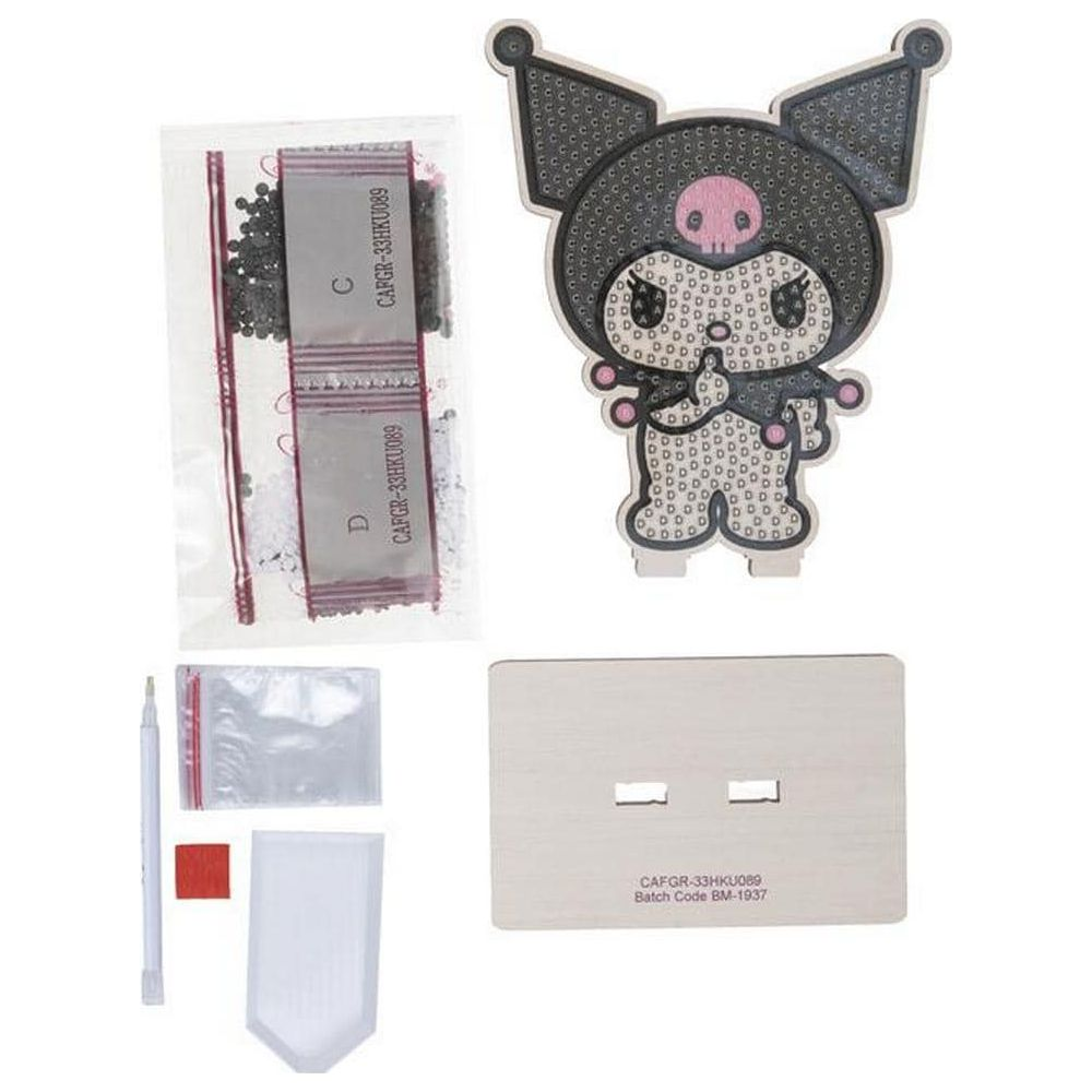 Ein 5D-Diamantmalerei-Set mit Kuromi-Figur, Zubehör und Perlen.