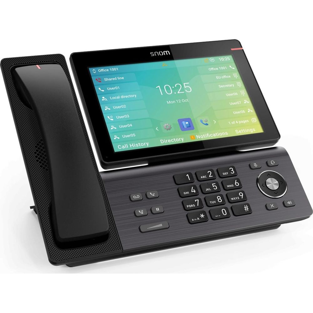 Ein schwarzes Snom-Tischtelefon mit Touchscreen-Display, das die Uhrzeit anzeigt.