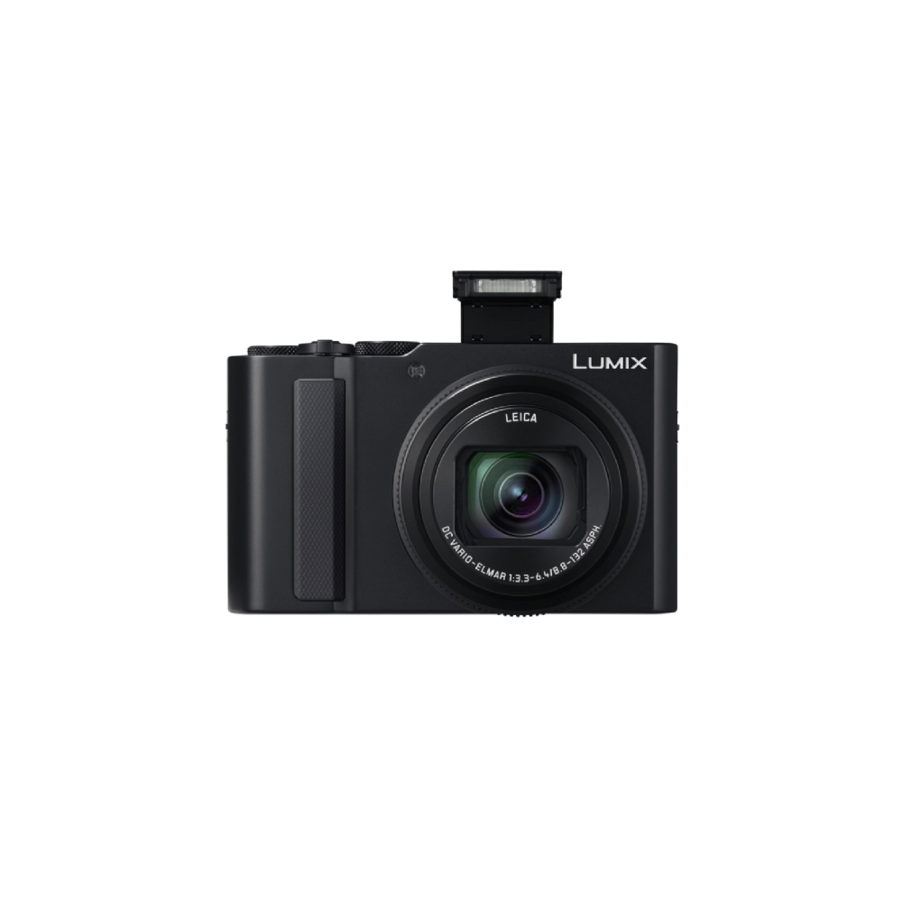 Eine schwarze Lumix-Kamera mit ausklappbarem Blitz und Leica-Objektiv.