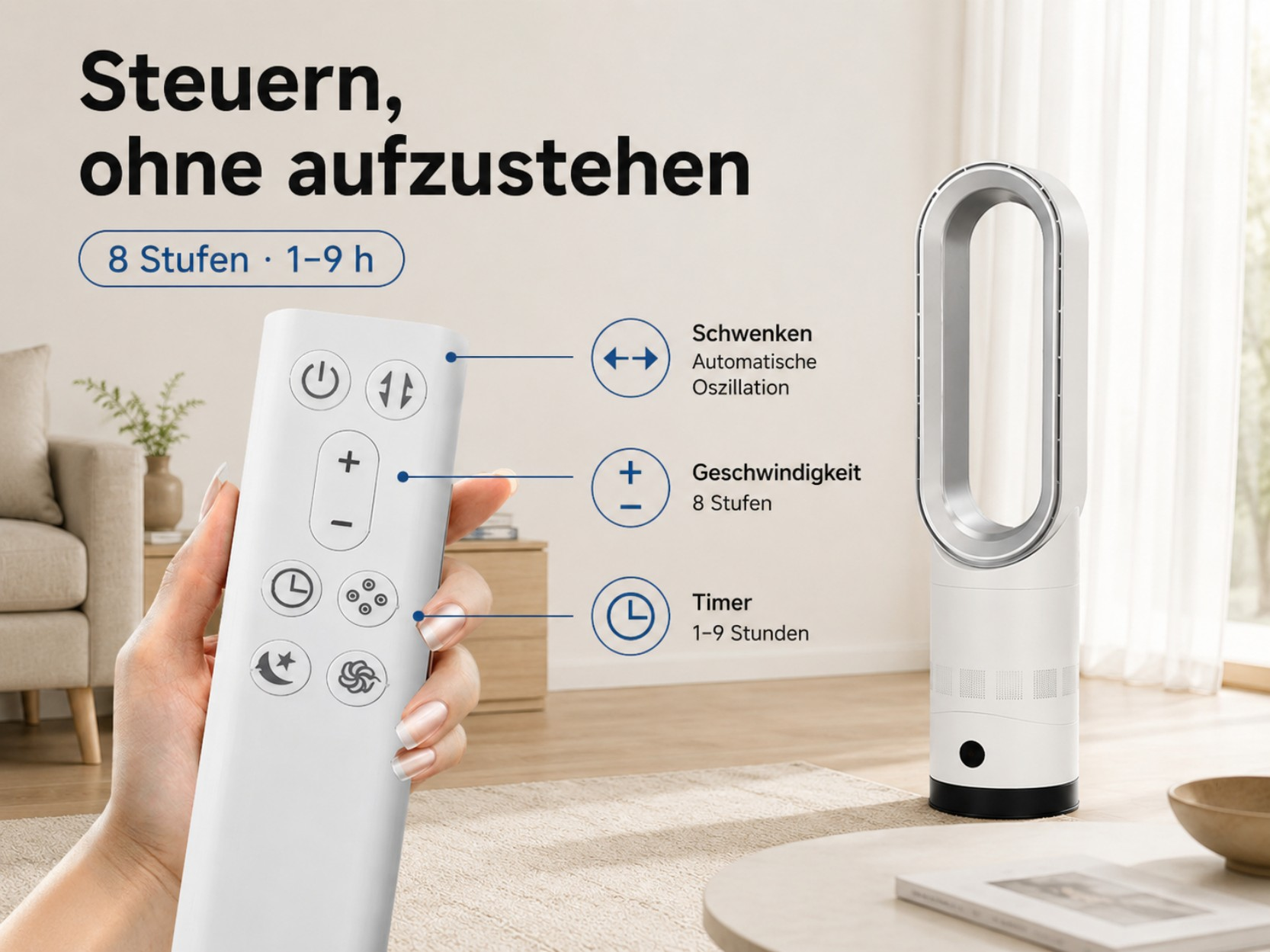 Eine Hand hält eine weiße Fernbedienung für einen Turmventilator, der daneben steht.