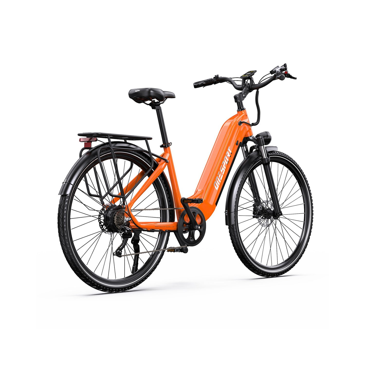 Orangenes E-Bike mit schwarzen Schutzblechen, Sitz und Reifen, auf weißem Hintergrund.