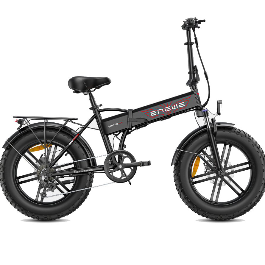 Ein schwarzes faltbares Elektrofahrrad mit fetten Reifen und Gepäckträger.